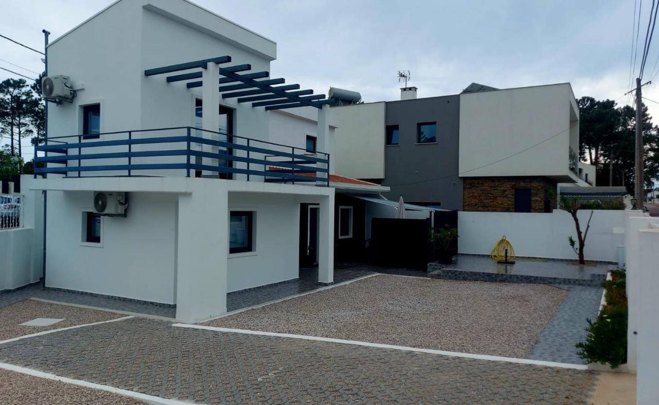 Holiday home Aroeira House *