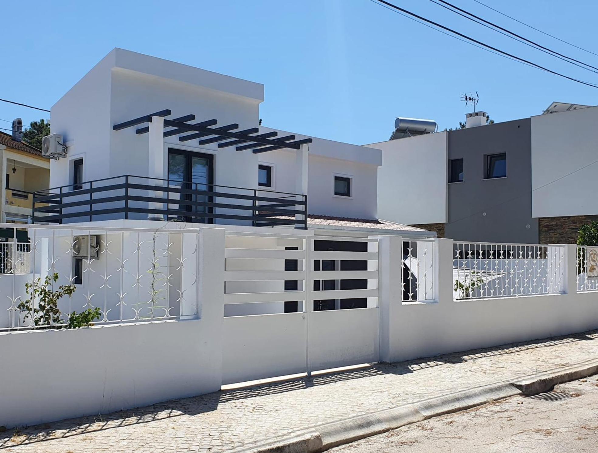 Aroeira House *